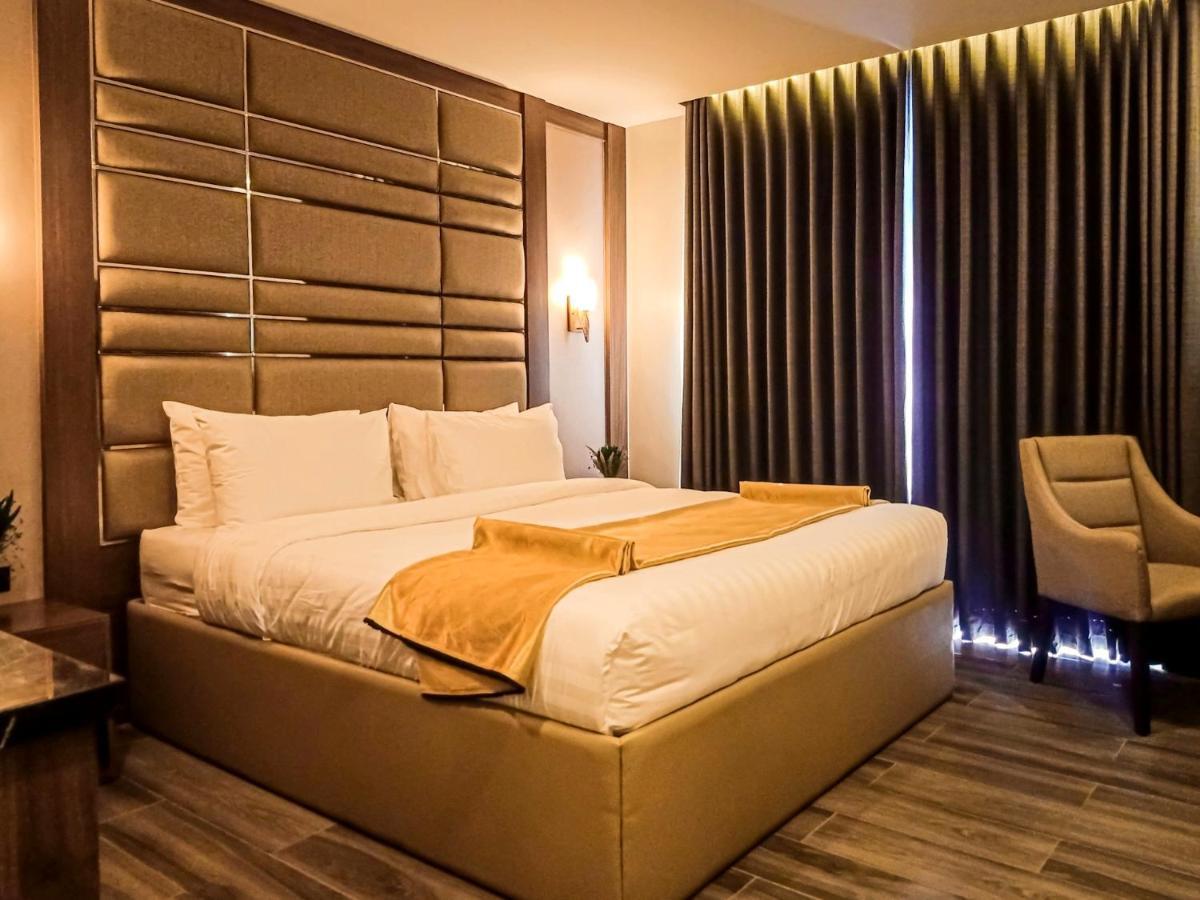 El Vistra Hotel